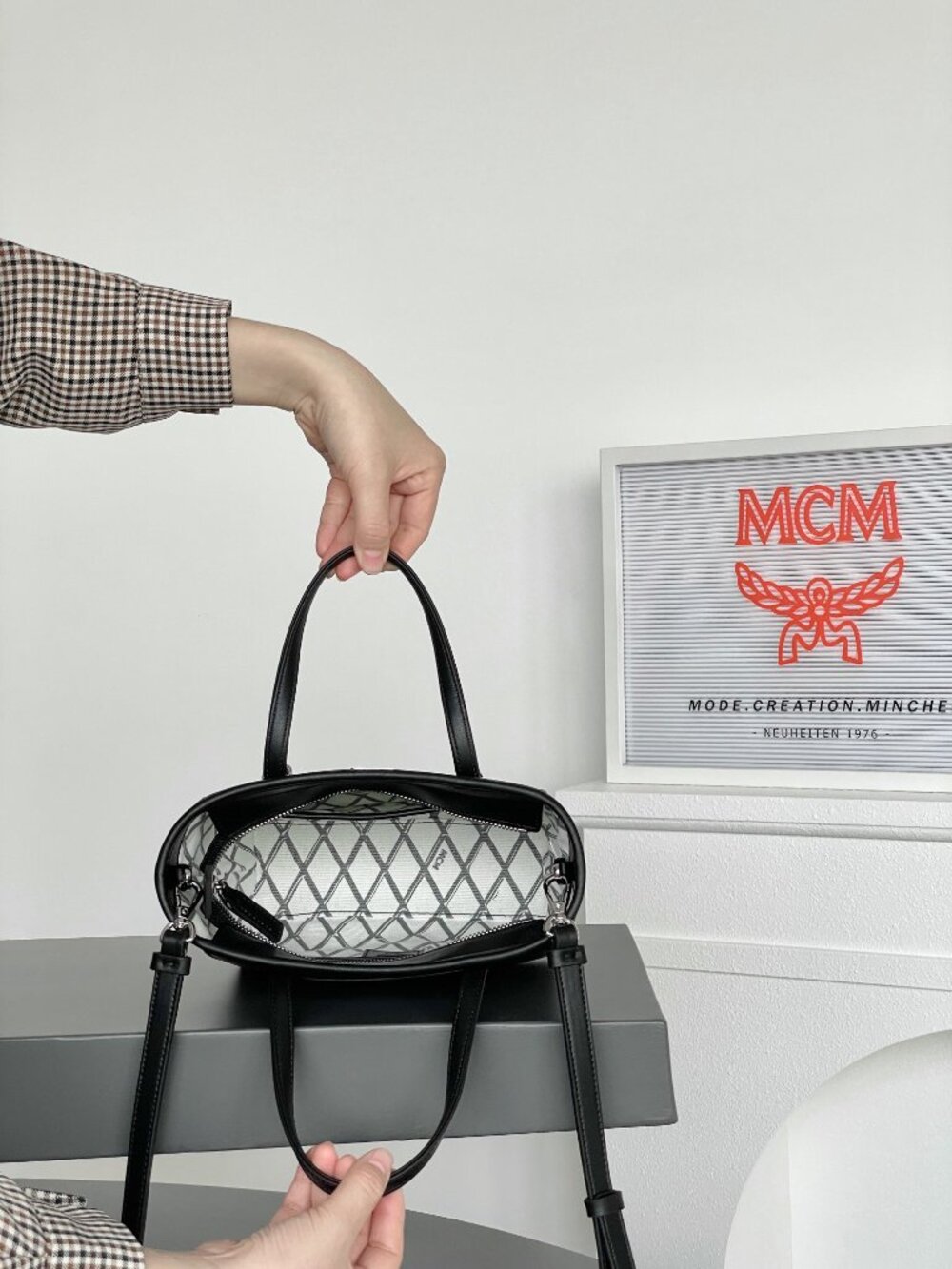 MCM Tote Bag - Picture 4 of 8